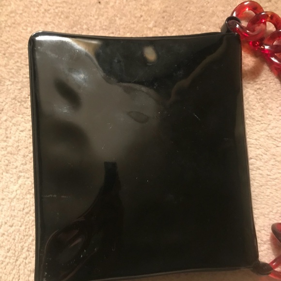 Small black patent leather handbag with link strap - Picture 4 of 5